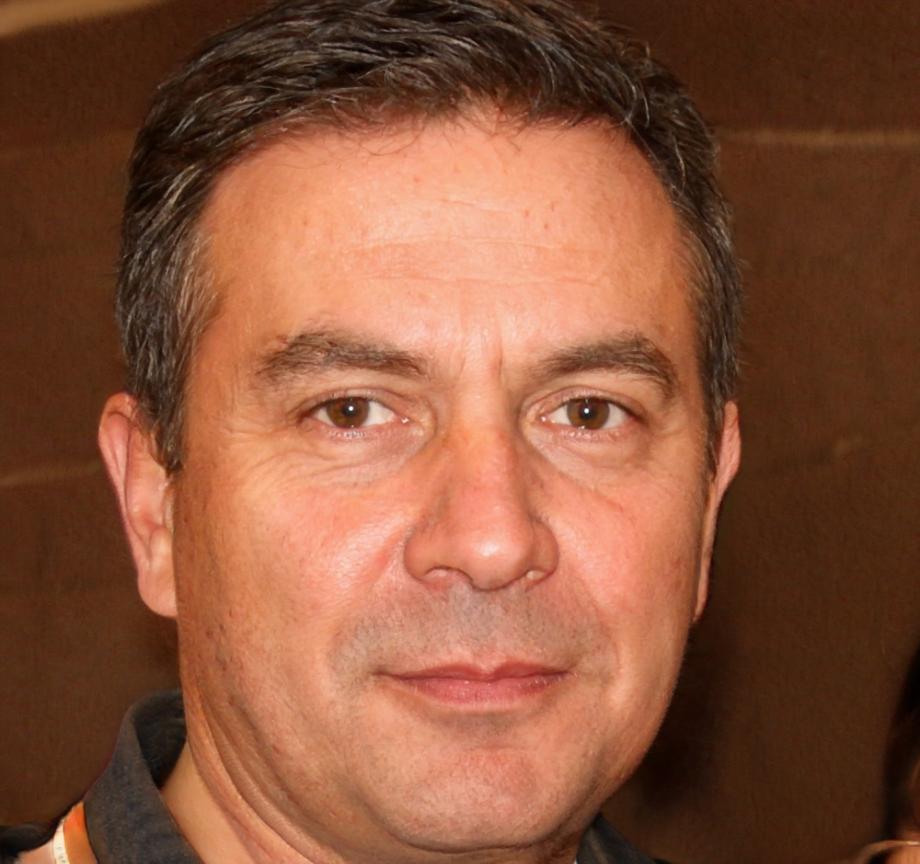 Portrait de Marc Dubois, expert en finance d'entreprise